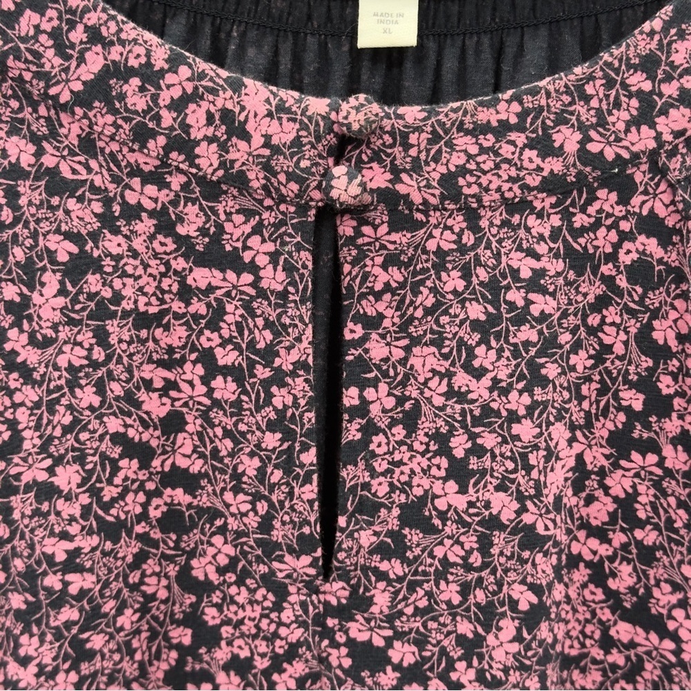 J. Jill Blouse Size XL Pink Navy Floral 3/4 Stretch Sleeve Smocked Keyhole - Picture 3 of 9